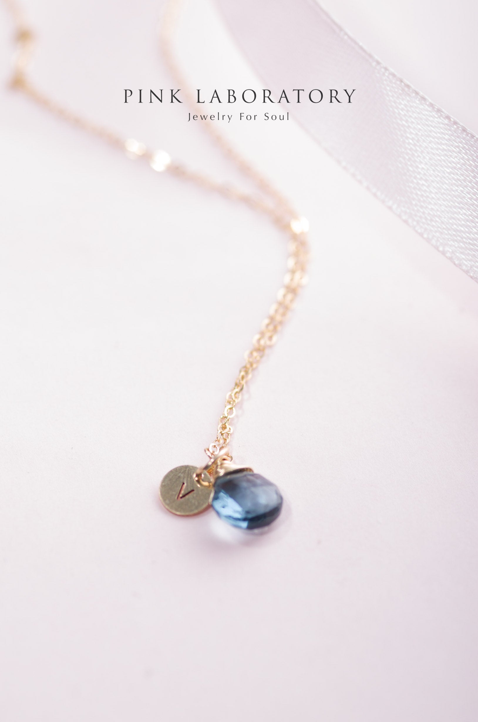 倫敦藍石英石吊墜 | 字母項鍊