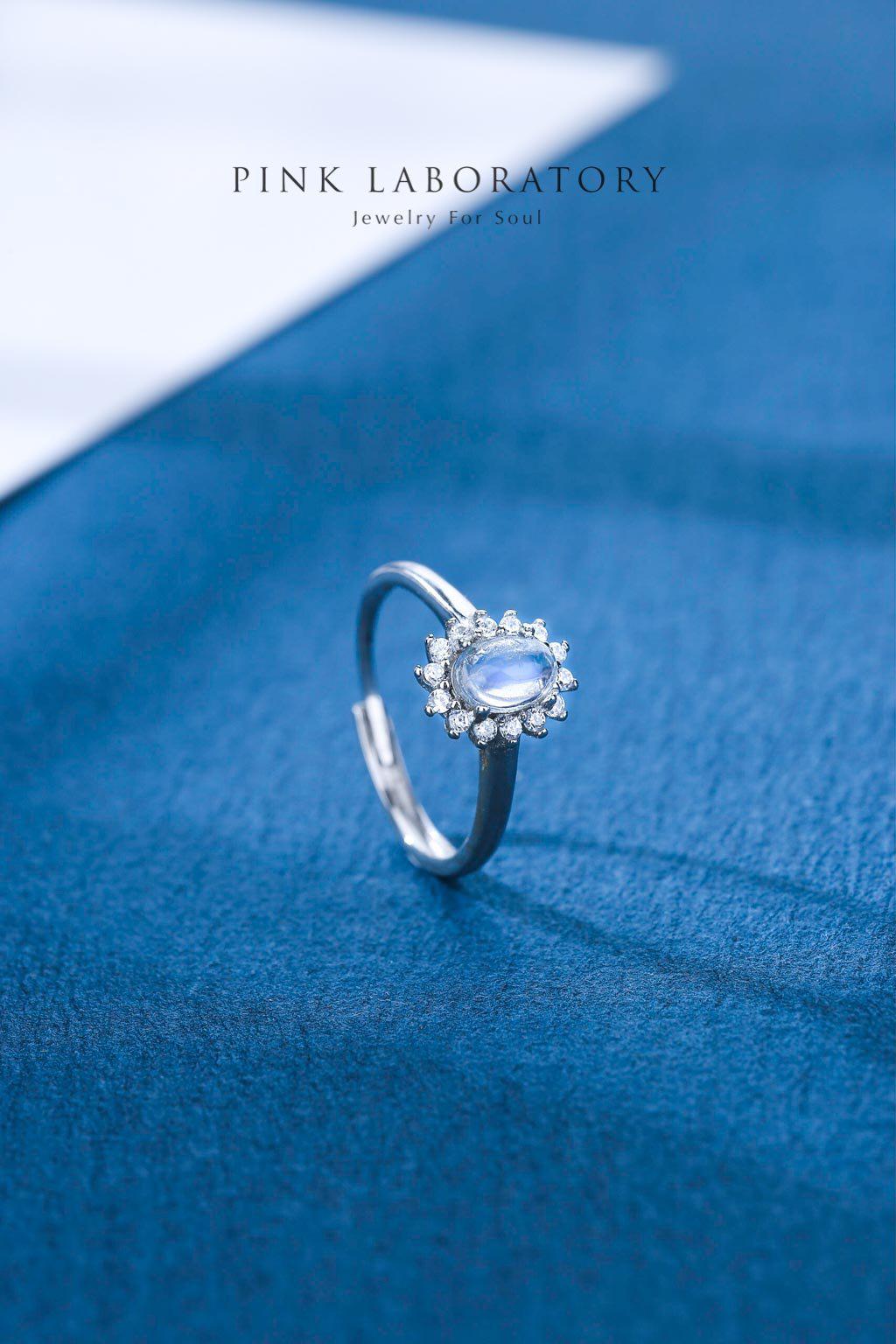 藍光玻璃體月光石戒指 | 925純銀精鍍亮澤白金 - Pink Laboratory