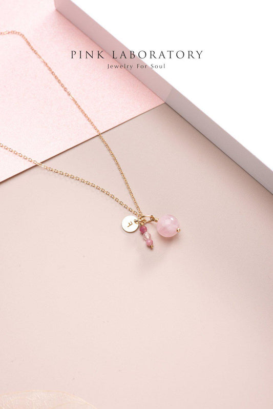 粉水晶字母項鍊吊墜 | 14K包金頸鍊 - Pink Laboratory